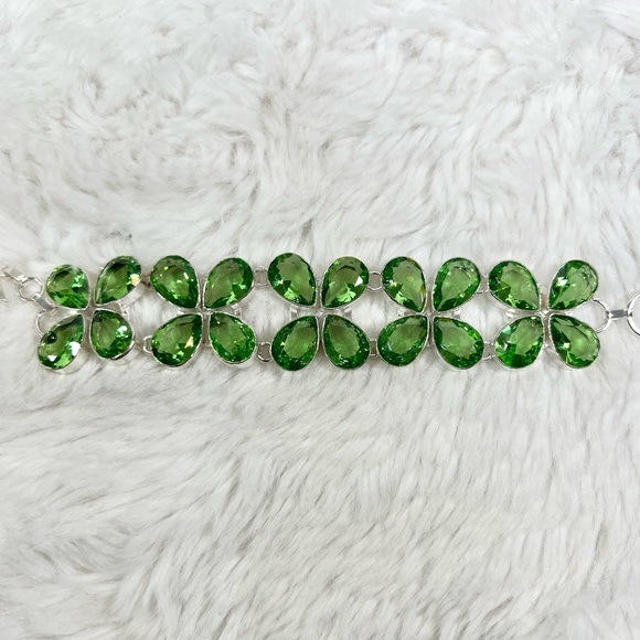 Peridot 925 🌸 Flower Design Large Bracelet - Picture 3 of 6